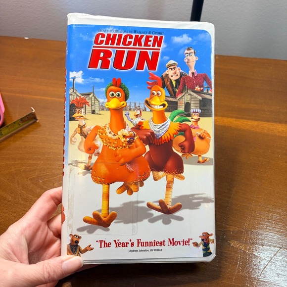 DreamWorks Home Entertainment Other - Chicken Run VHS Movie DreamWorks 2000 Clamshell Case Animated Comedy G Rated